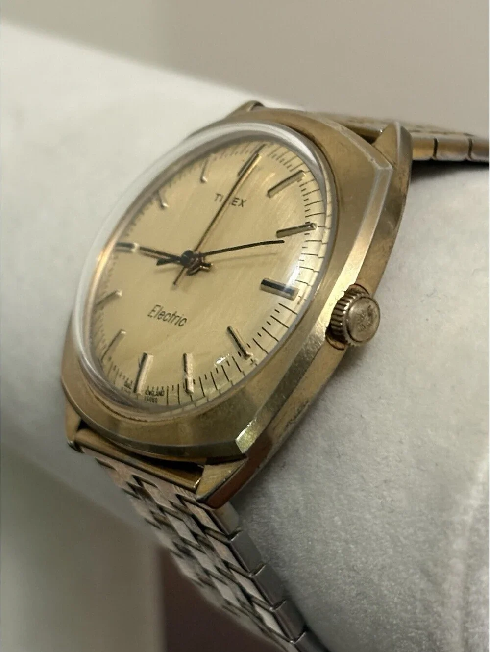 Vintage Timex Electric Mens Watch Gold Tone with Adjustable/Flexible Band 36mm